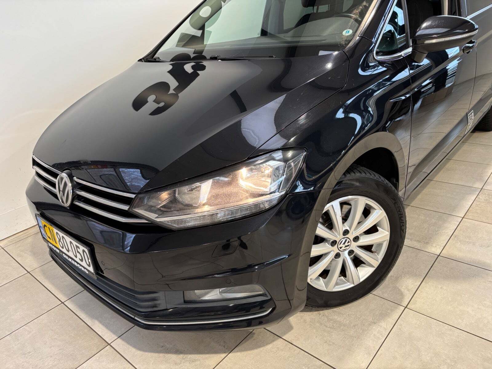 Sort VW Touran fra 2017