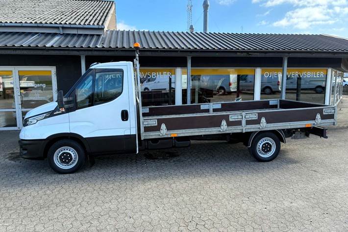 Hvid Iveco Daily fra 2023