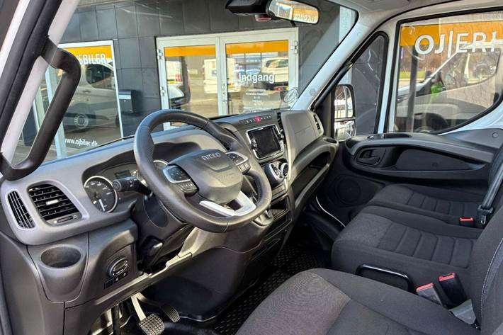 Hvid Iveco Daily fra 2023