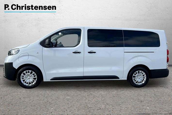 Hvid Toyota Proace Verso fra 2024