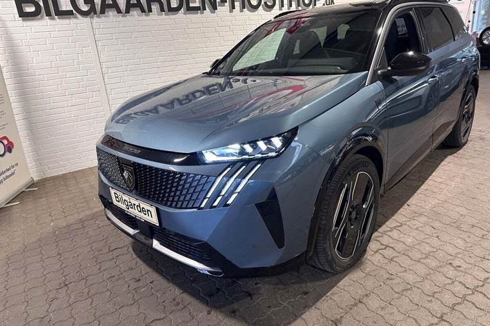 Blå Peugeot e-5008 fra 2024