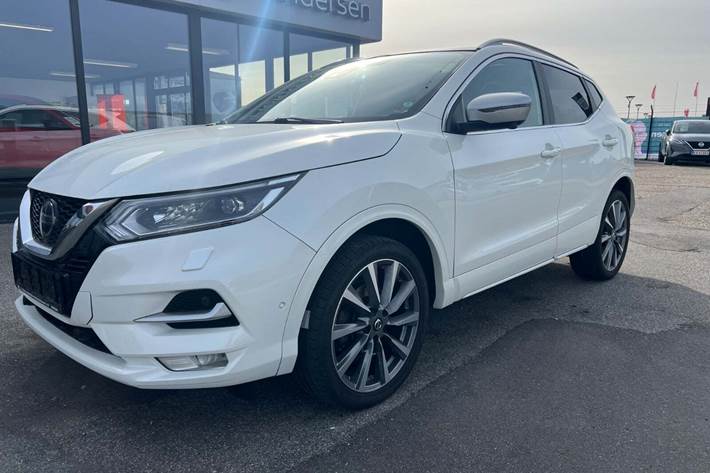 Hvid Nissan Qashqai fra 2020 set udefra