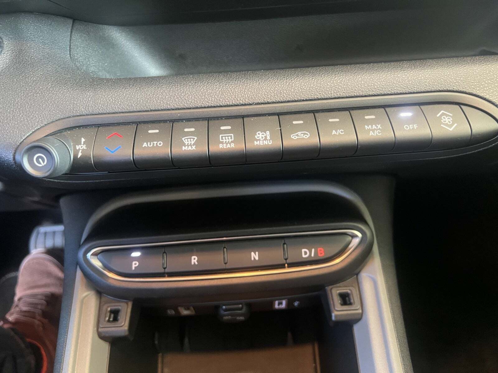 Sort Jeep Avenger fra 2025