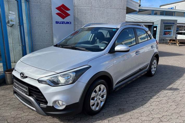Sølv Hyundai i20 Active Cross fra 2016