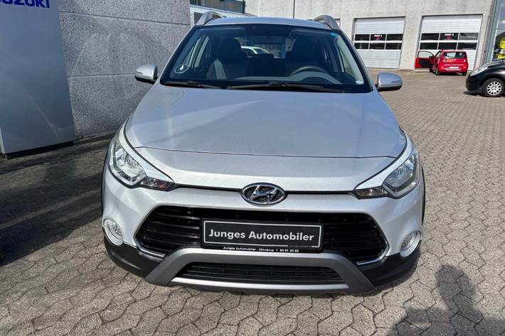 Sølv Hyundai i20 Active Cross fra 2016