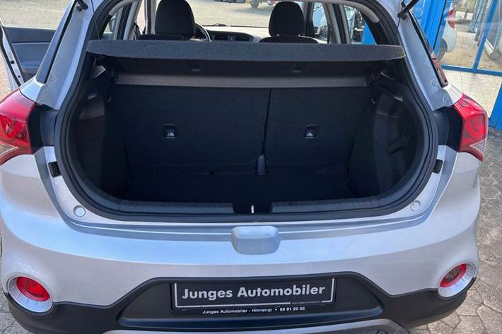 Sølv Hyundai i20 Active Cross fra 2016