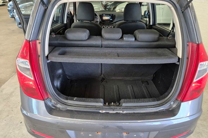 Grå Hyundai i10 fra 2011