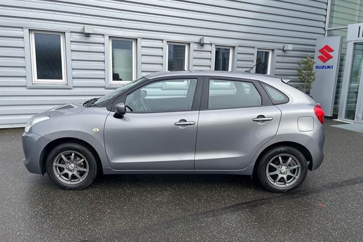 Grå Suzuki Baleno fra 2019