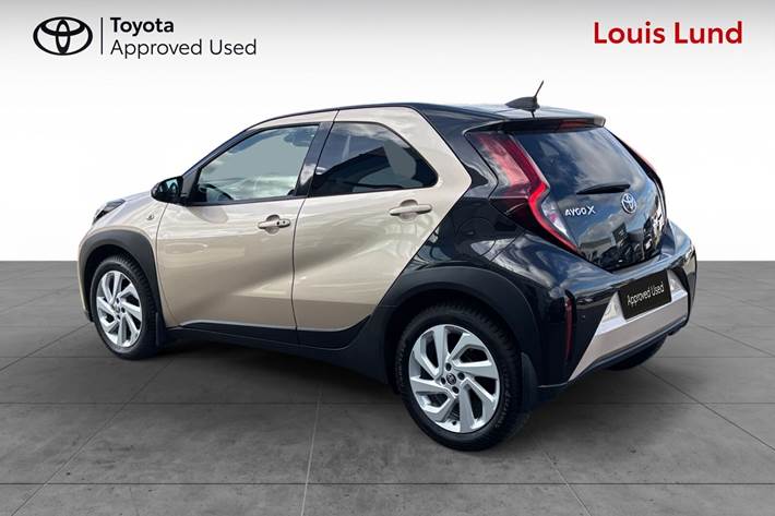 Beige Toyota Aygo X fra 2022