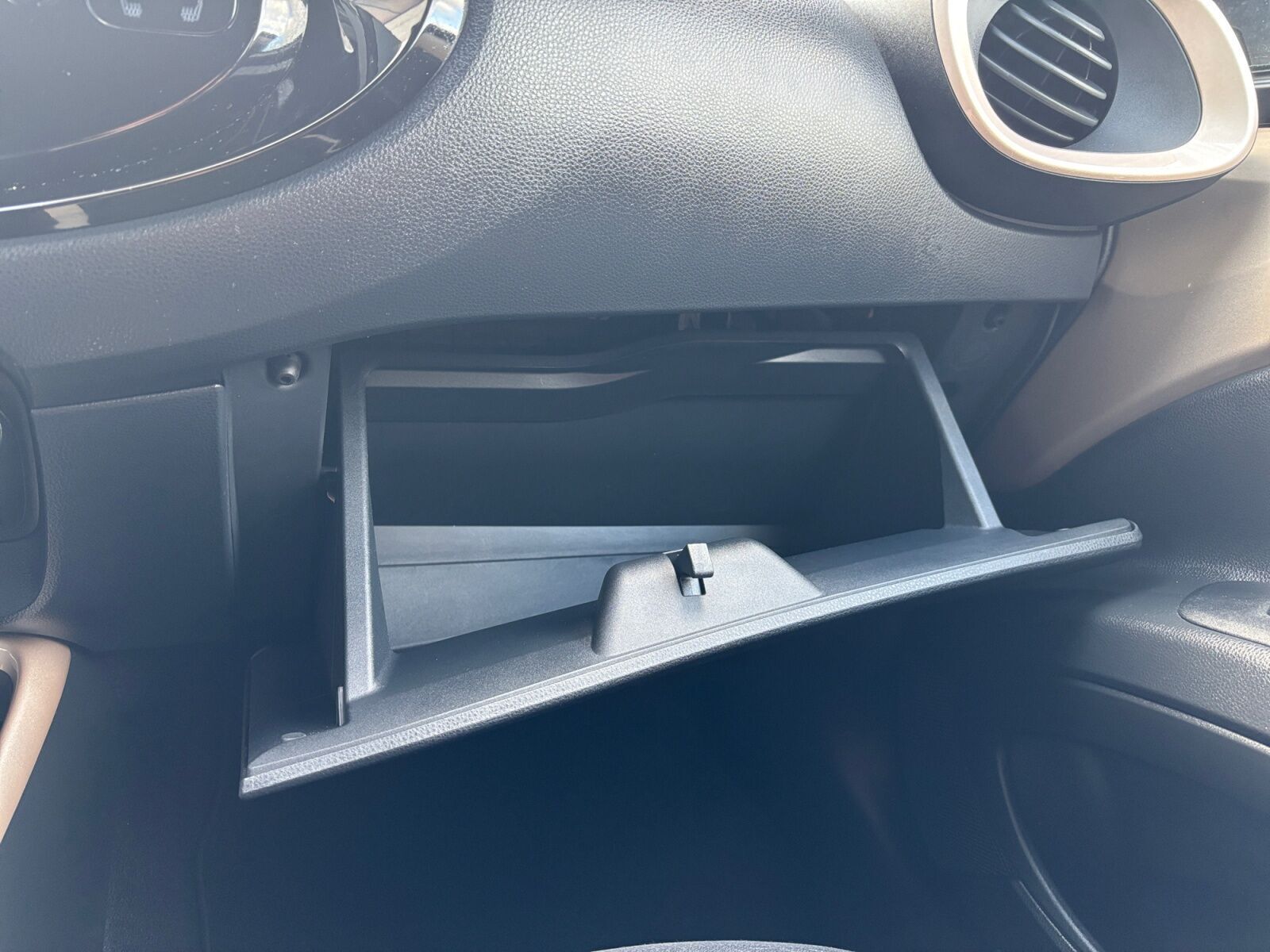 Beige Toyota Aygo X fra 2022