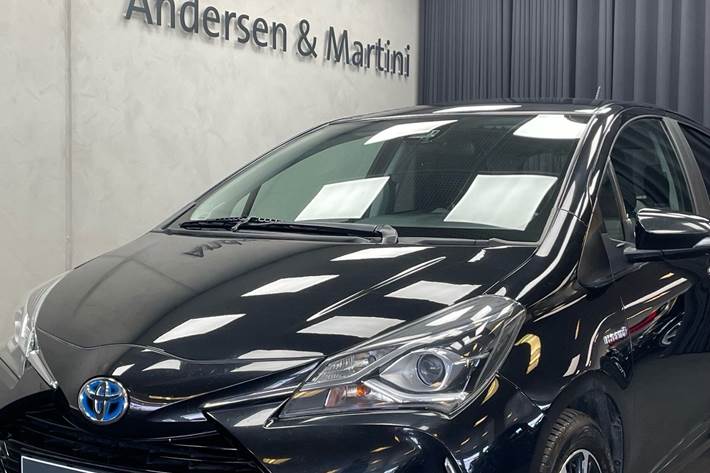Sort Toyota Yaris fra 2018