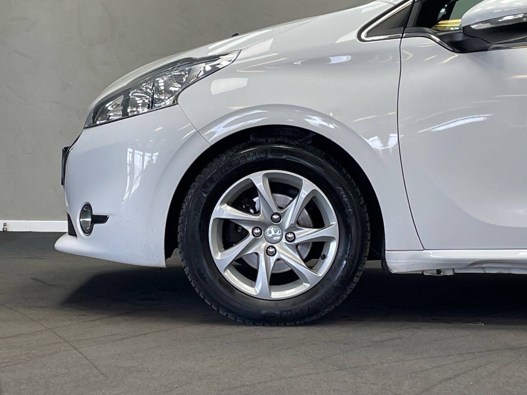 Peugeot 208 1,2 VTi Supreme 82HK 5d