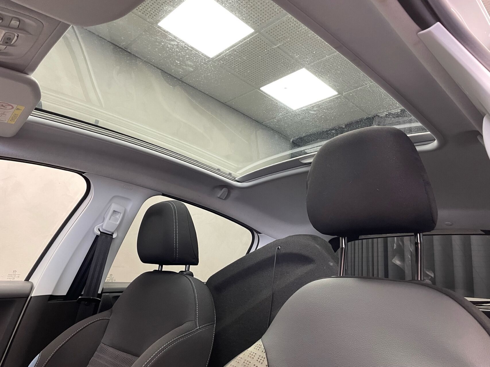 Hvid Peugeot 208 fra 2015