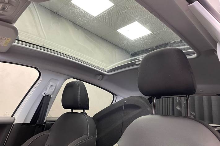 Hvid Peugeot 208 fra 2015