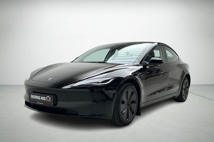 Sort Tesla Model 3 fra 2024