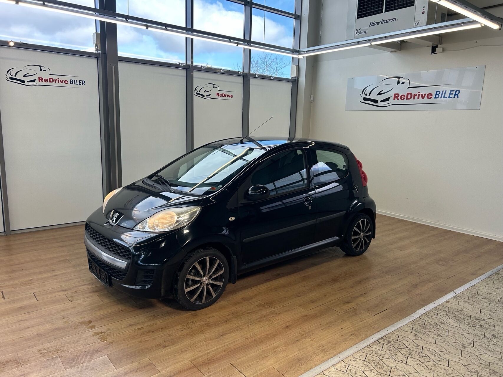 Sort Peugeot 107 fra 2010