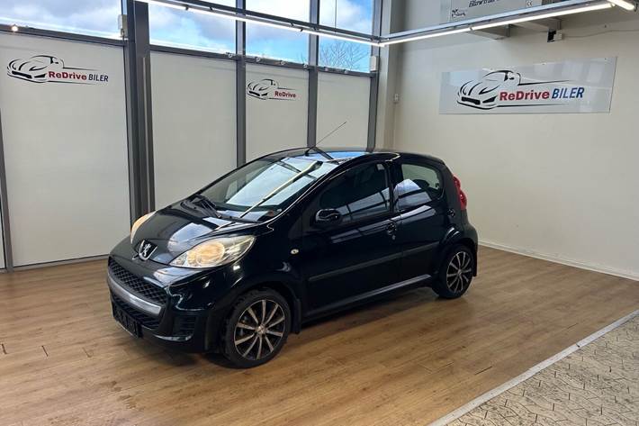Sort Peugeot 107 fra 2010