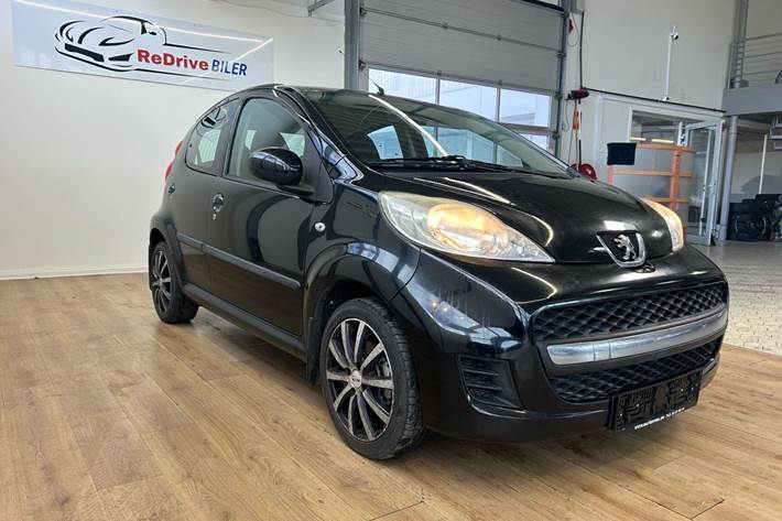 Sort Peugeot 107 fra 2010