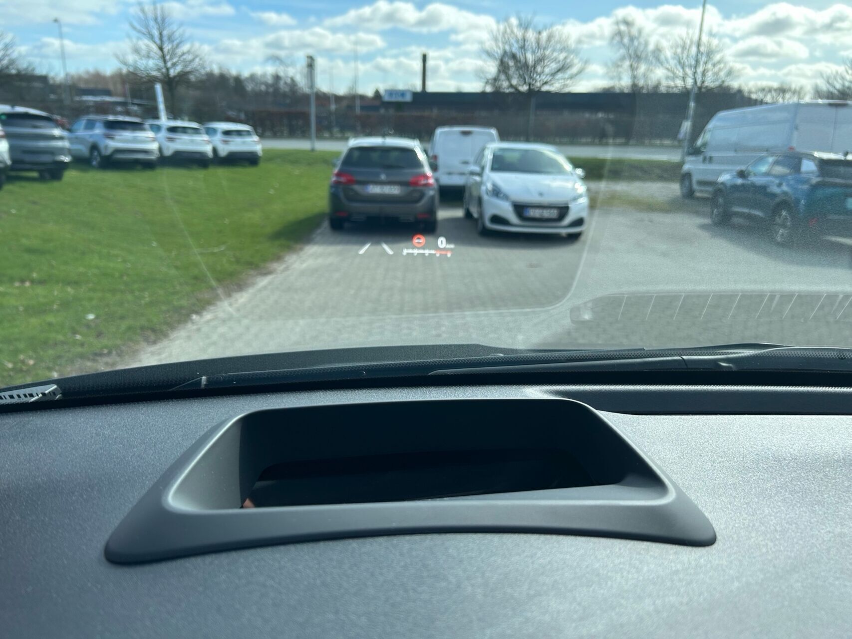 Grå Toyota Yaris fra 2021