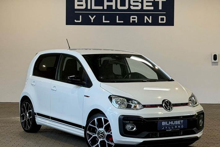 Hvid VW UP! fra 2021 set udefra