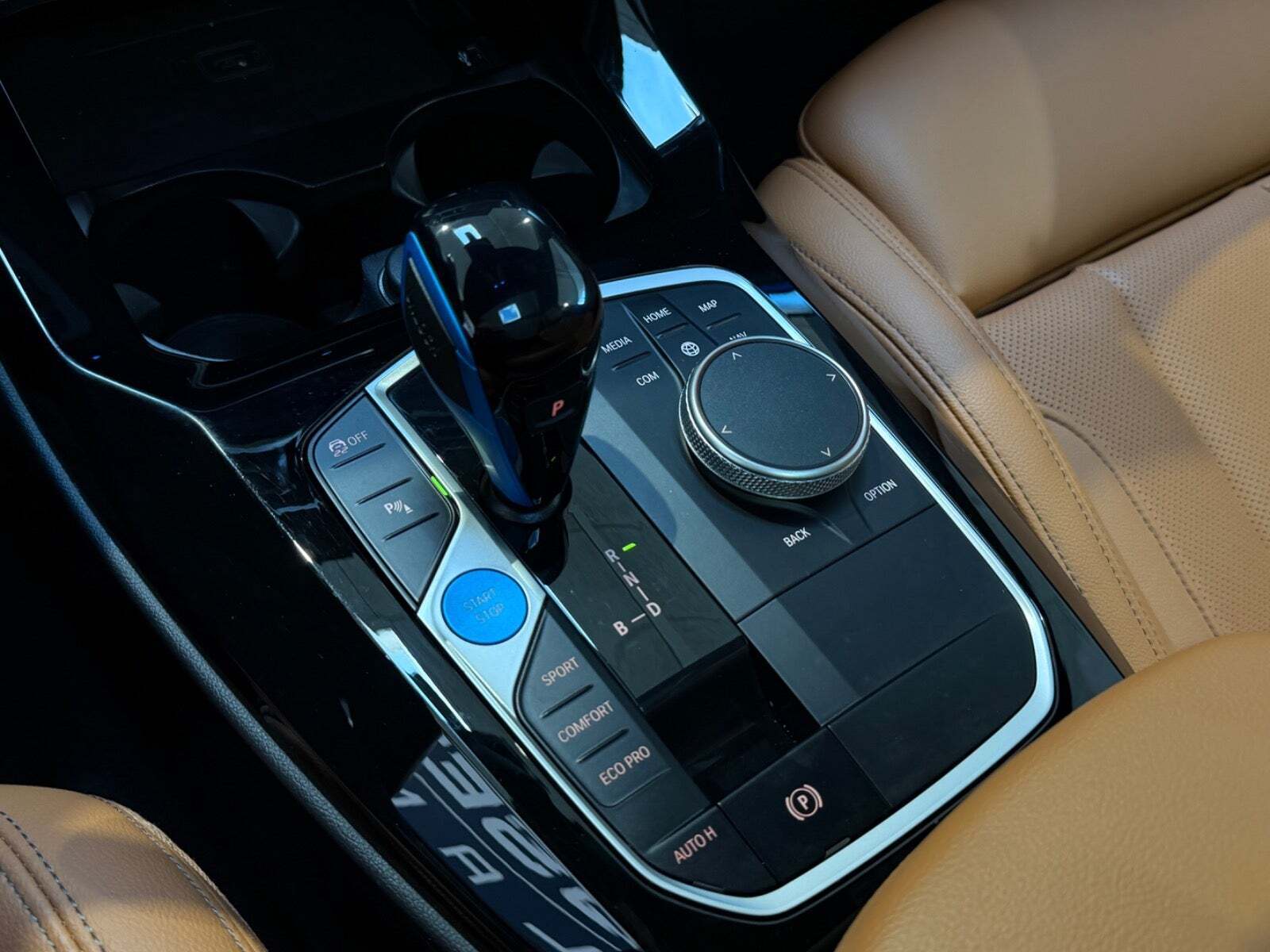 Grå BMW iX3 fra 2023