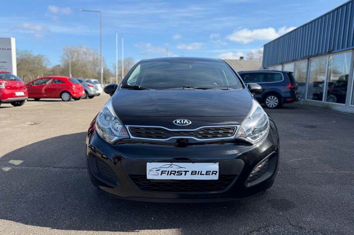 Grøn Kia Rio fra 2013
