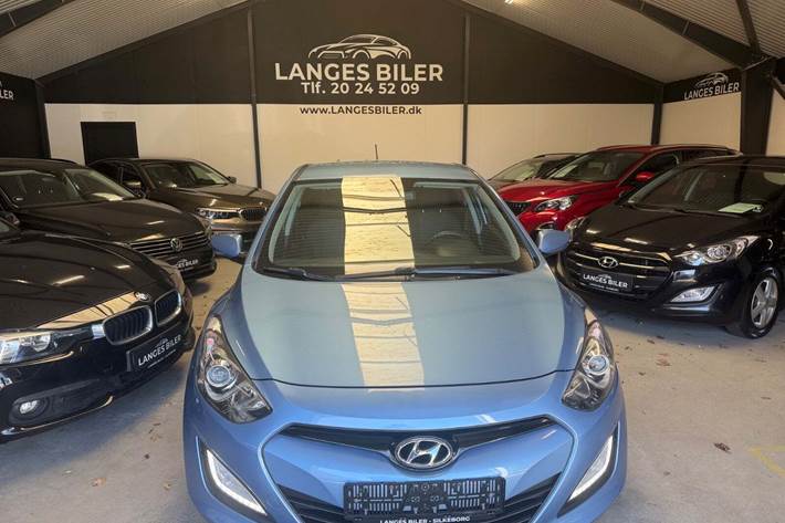 Blå Hyundai i30 fra 2011