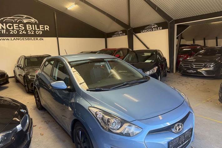 Blå Hyundai i30 fra 2011