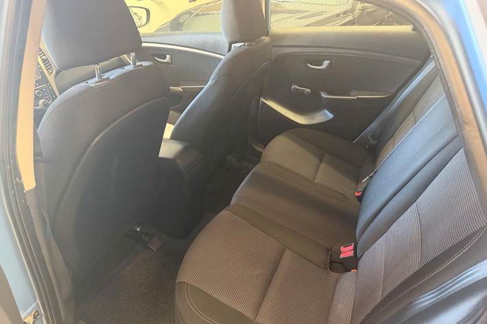 Blå Hyundai i30 fra 2011