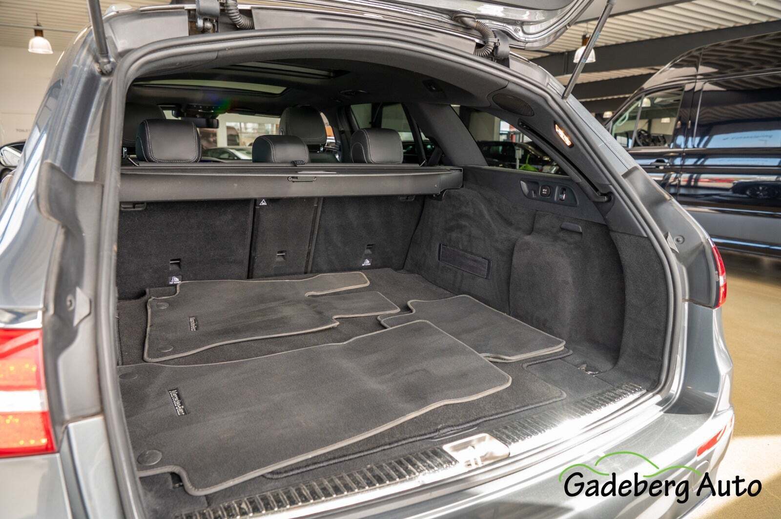 Grå Mercedes E350 d fra 2017