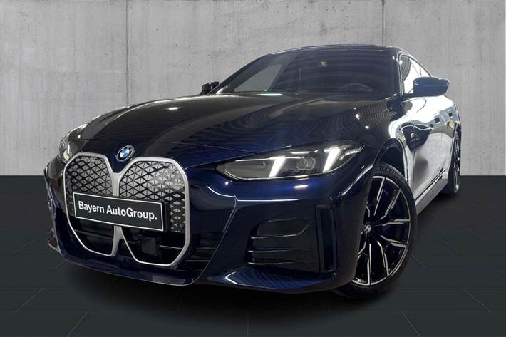 Blå BMW i4 fra 2025
