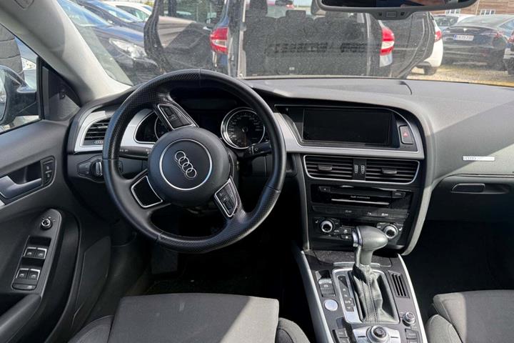Grå Audi A5 fra 2016