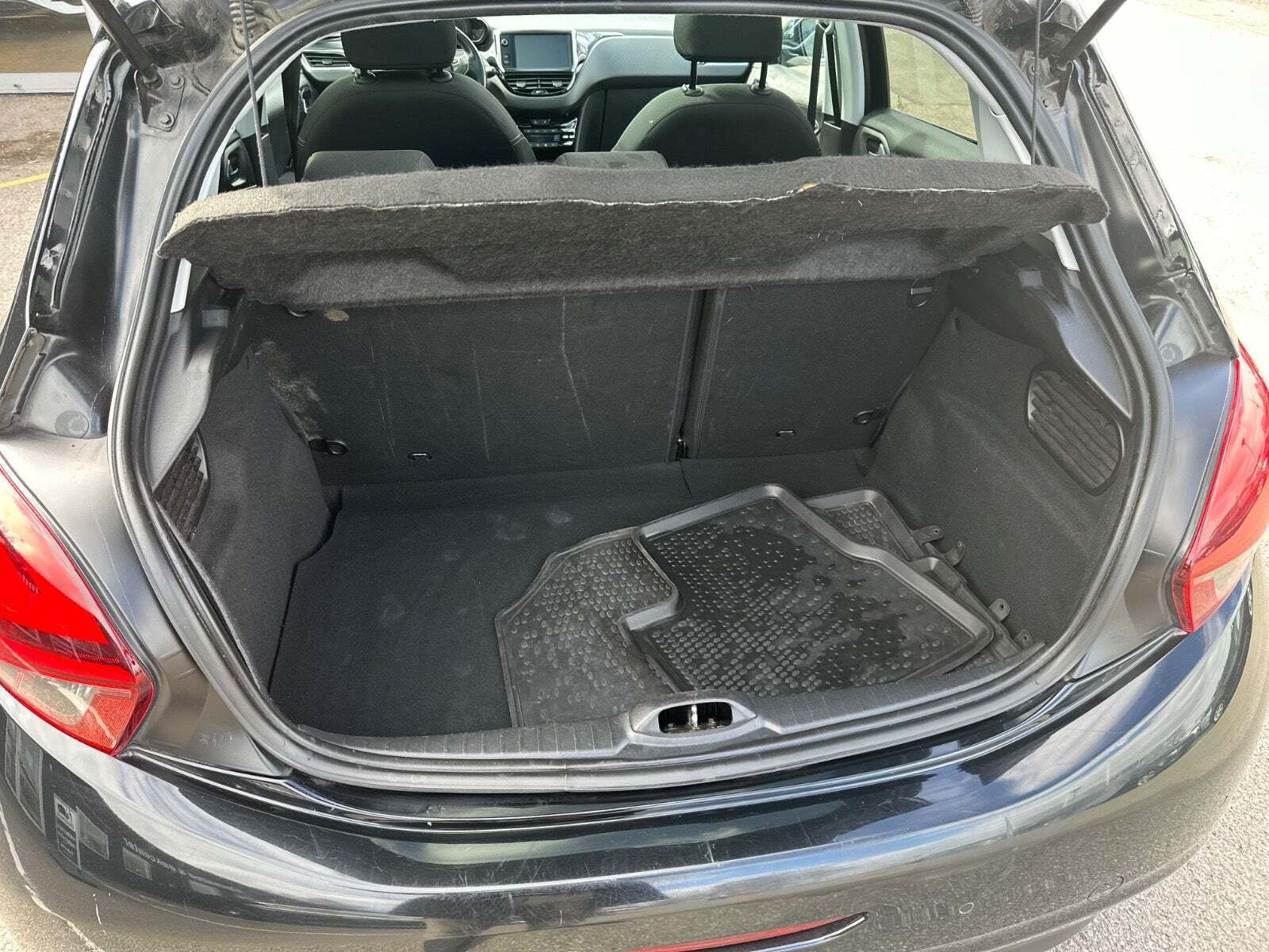 Sort Peugeot 208 fra 2018