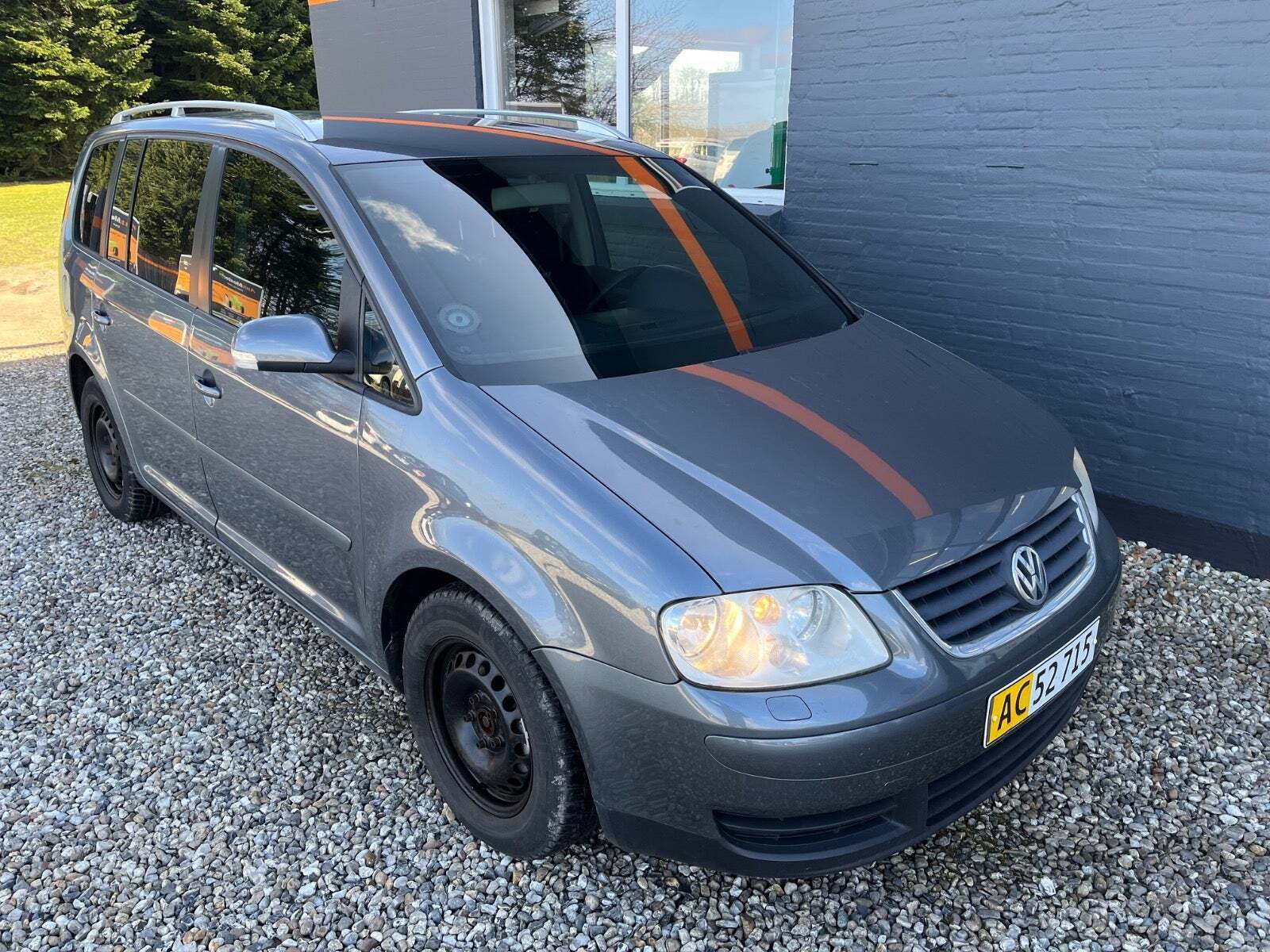 VW Touran 2,0 TDi 136 Trendline DSG Van