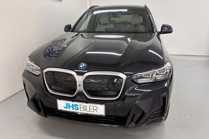 Blå BMW iX3 fra 2022