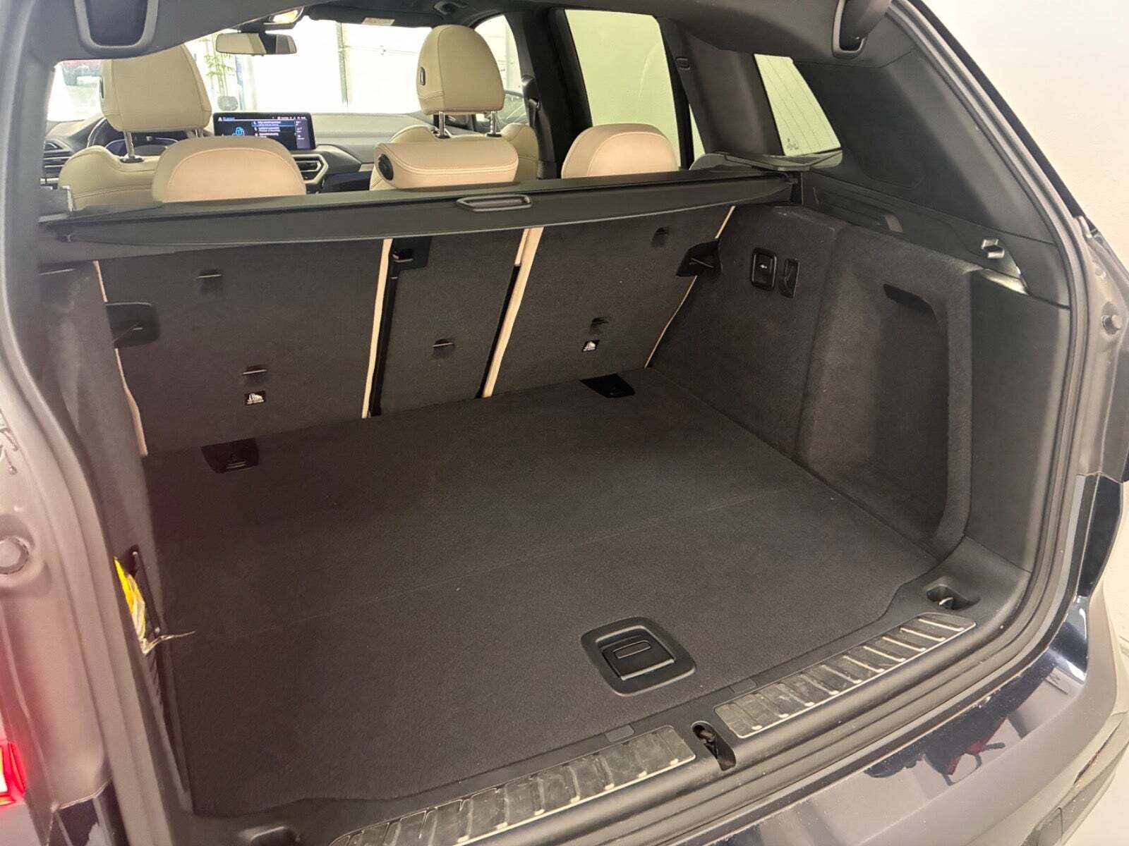 Blå BMW iX3 fra 2022