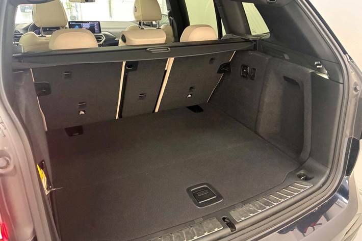 Blå BMW iX3 fra 2022