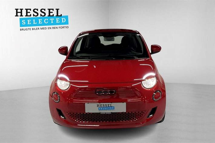 Rød Fiat 500e fra 2022