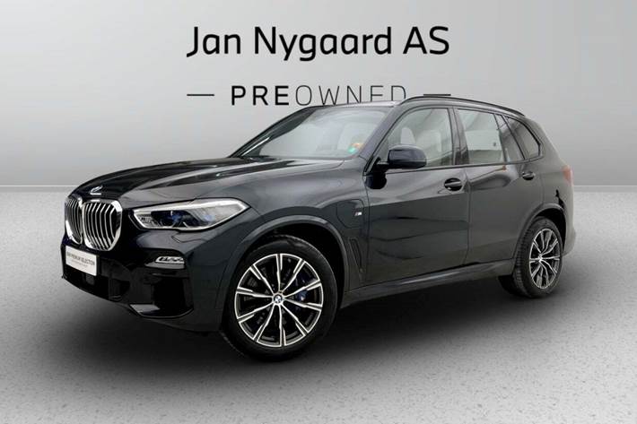 Sort BMW X5 fra 2021 set udefra