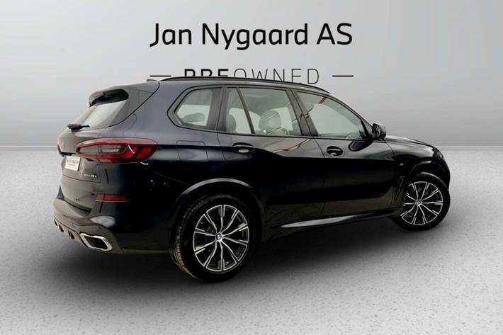 Sort BMW X5 fra 2021