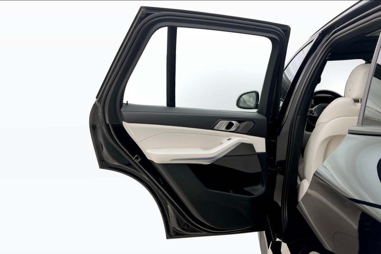 Sort BMW X5 fra 2021