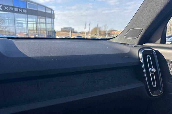 Sort Volvo XC40 fra 2022