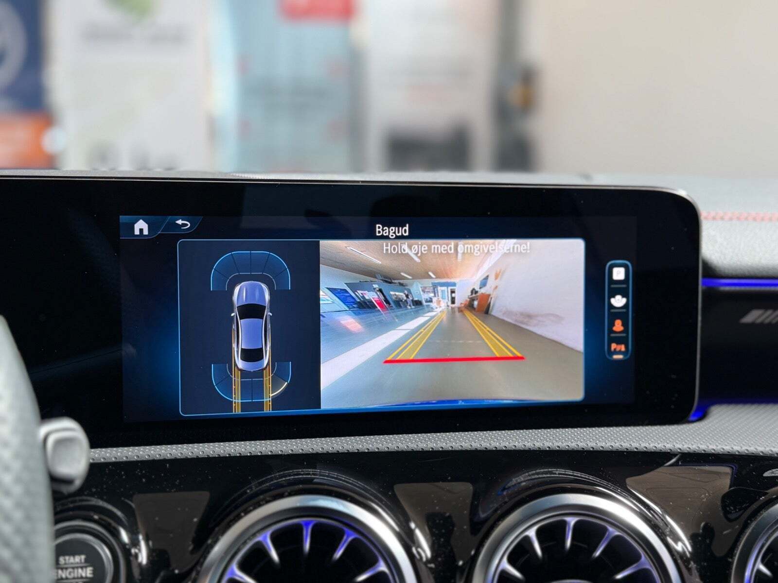 Blå Mercedes CLA35 fra 2024