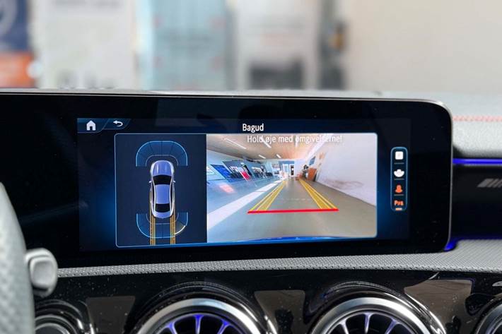 Blå Mercedes CLA35 fra 2024