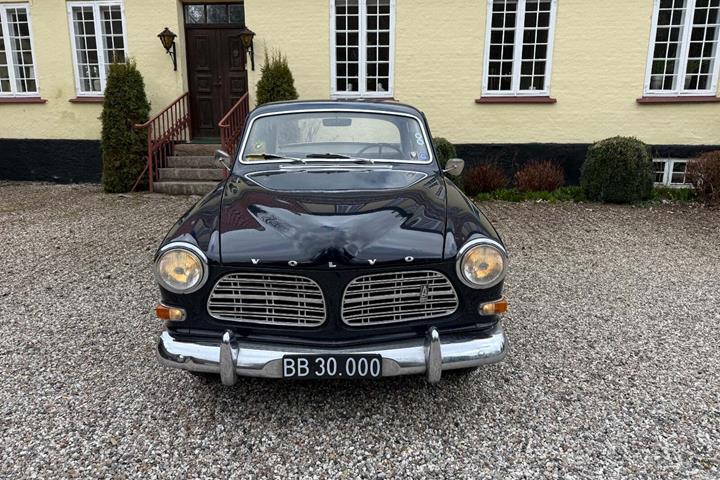 Blå Volvo 121 fra 1969 set udefra