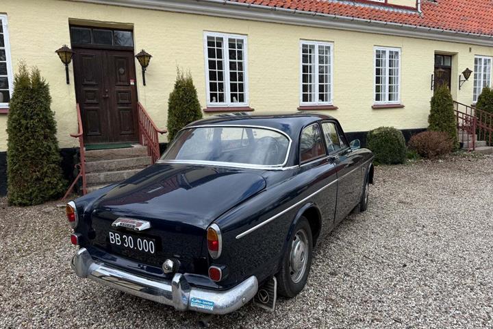 Blå Volvo 121 fra 1969 set udefra