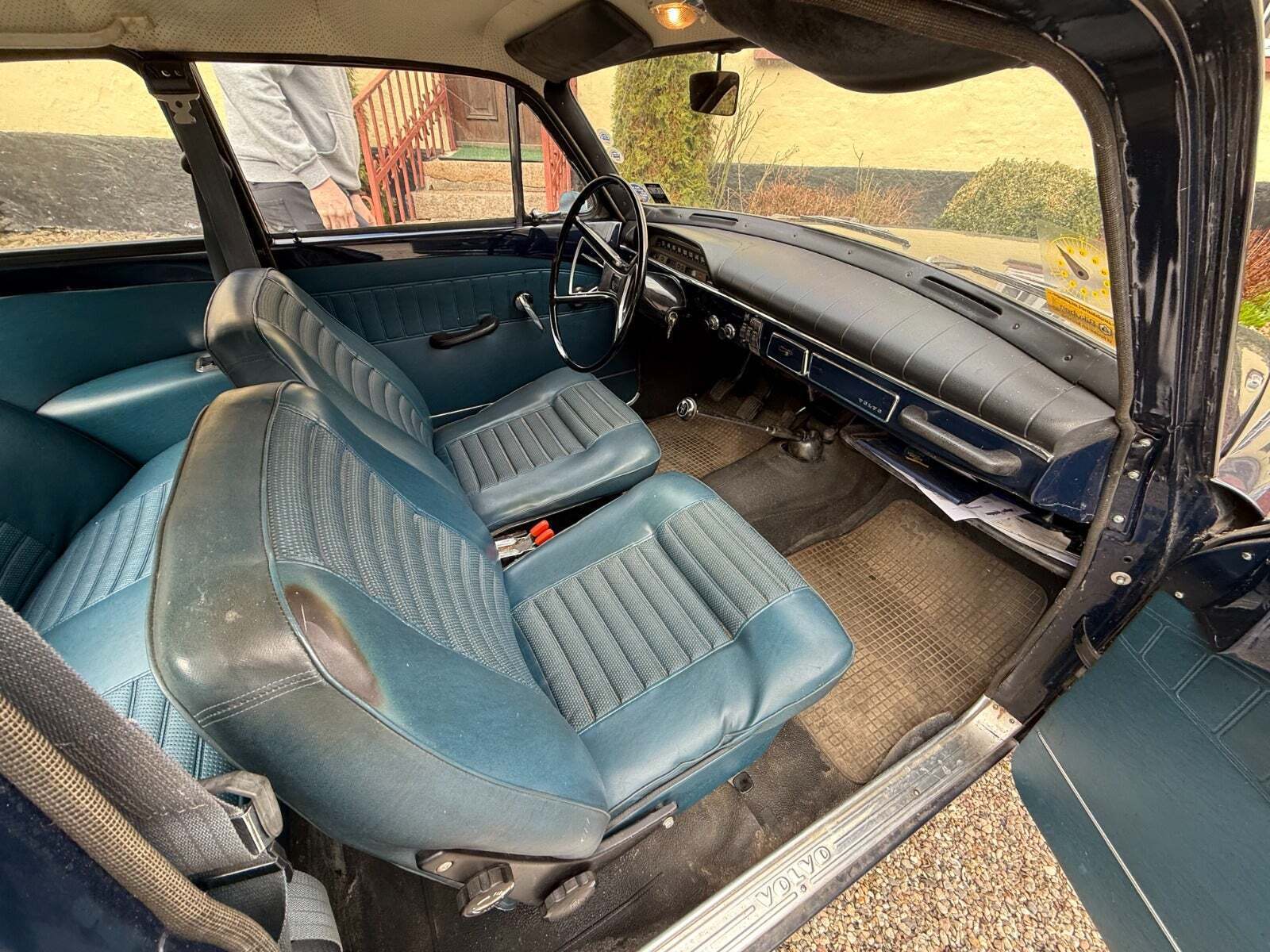 Blå Volvo 121 fra 1969 set indefra