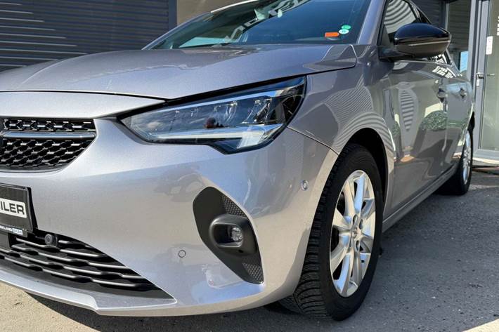 Sølv Opel Corsa fra 2019