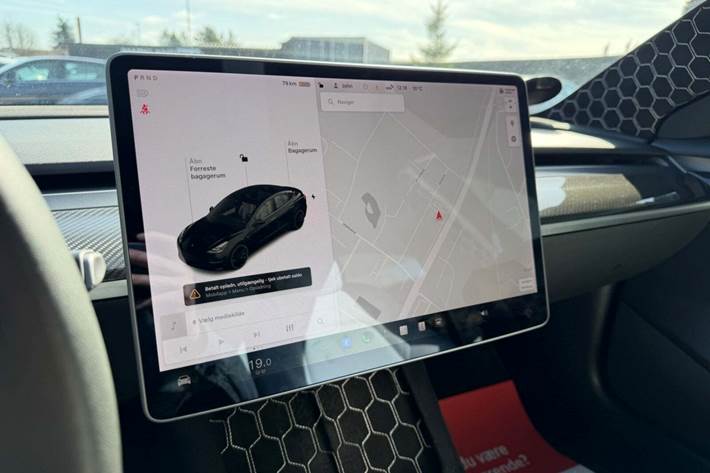 Sort Tesla Model 3 fra 2021