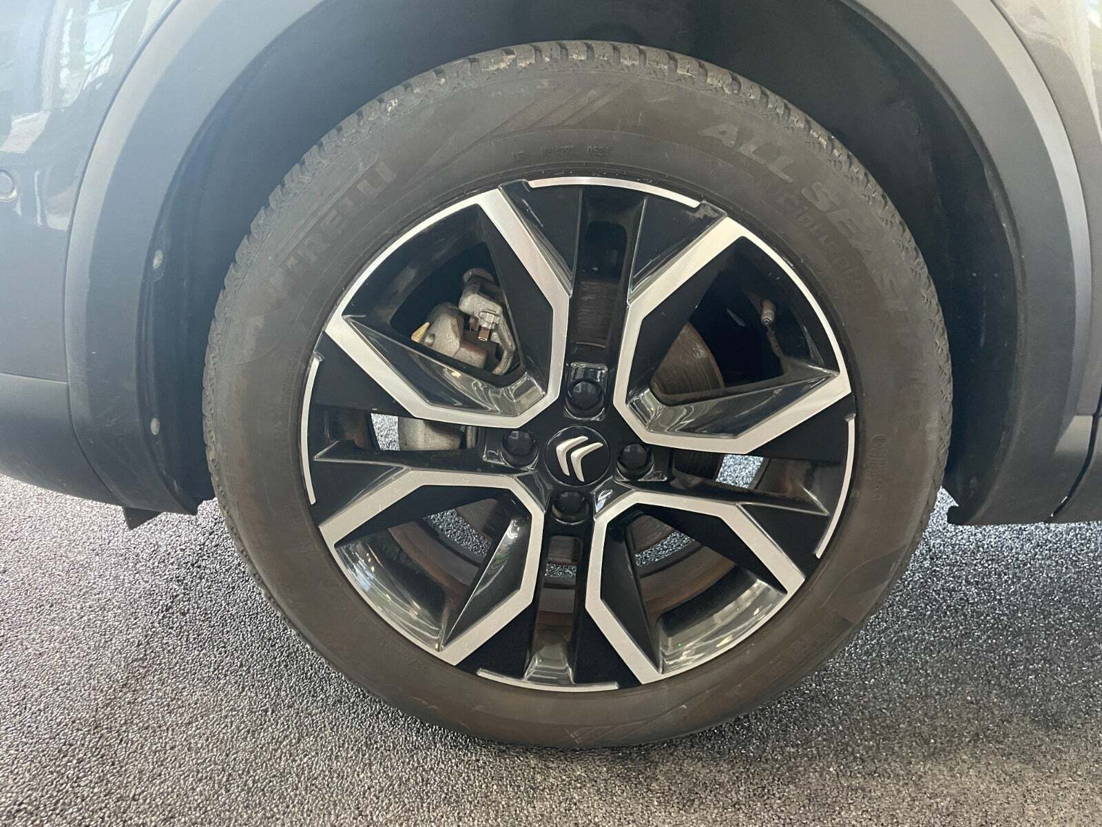 Grå Citroën ë-C4 fra 2024